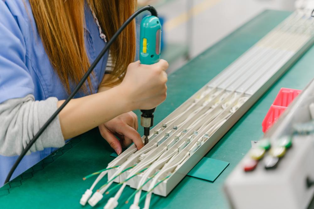 人は判断と調整が必要な工程に集中