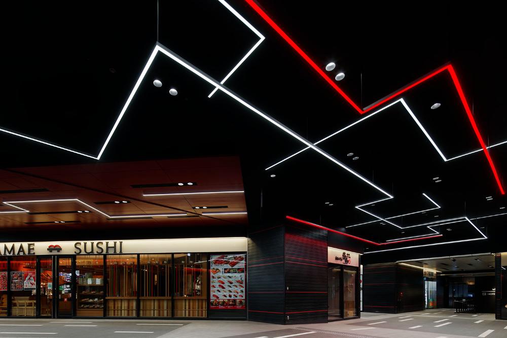 新宿東宝ビル 1階商業共用通路(撮影:荒木文雄)