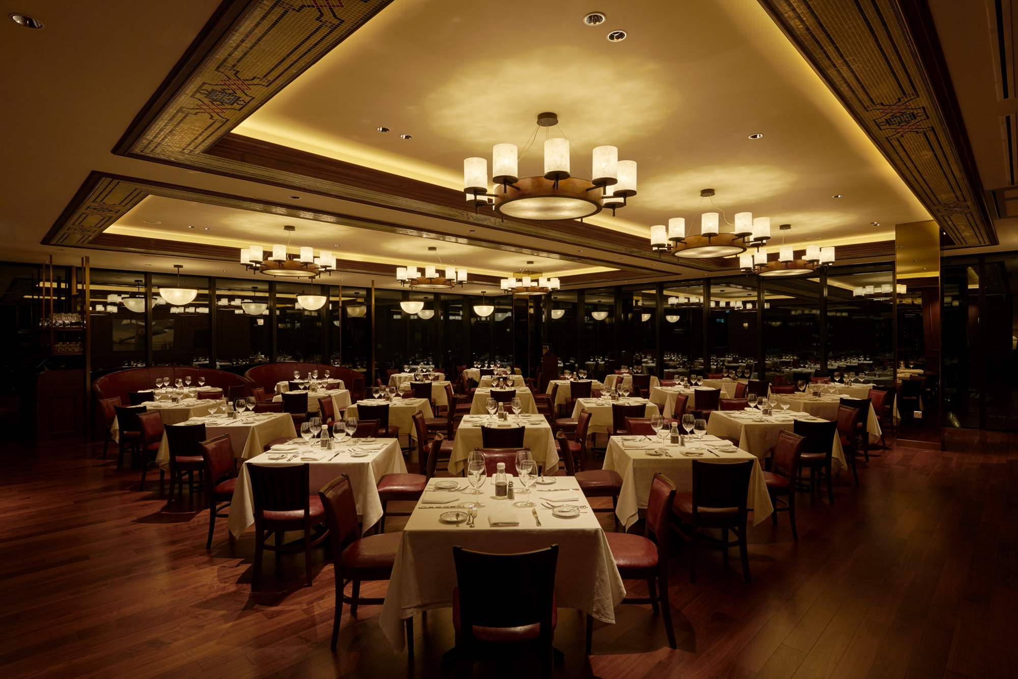 Wolfgang’s Steakhouse by Wolfgang Zwiener（撮影：NOMURA DESIGN & ENGRG. (S) PTE LTD）